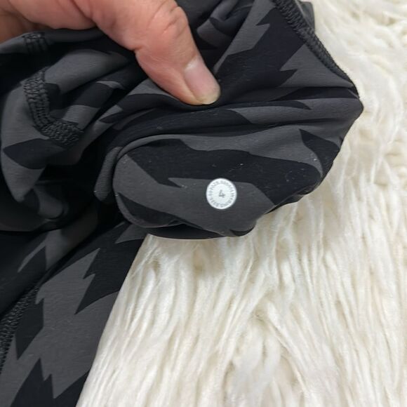 LULULEMON LEGGINGS SIZE 4 - Picture 7 of 11